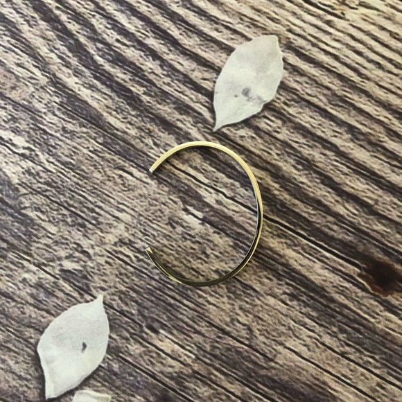 Never Give Up Inspirational Cuff - Picture 6 of 7